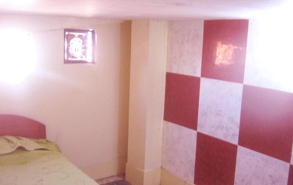 Single Room with Shared Bathroom,103991939:JPEG