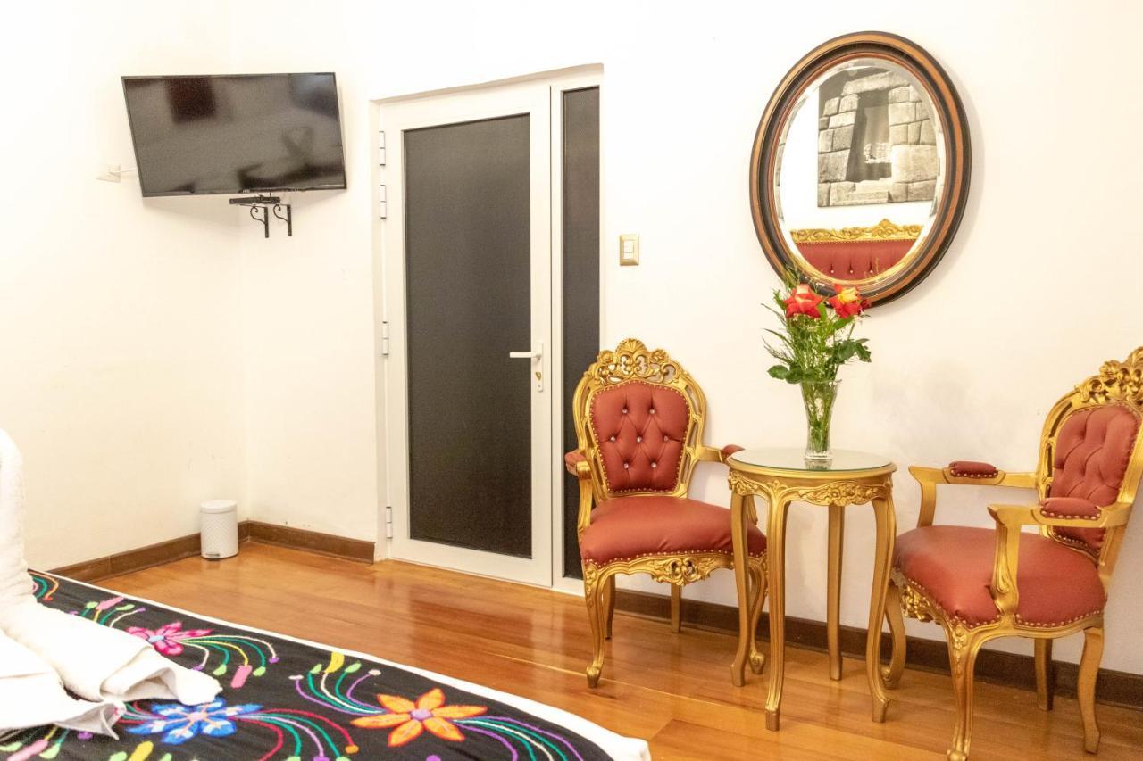Quarto com Cama Queen-size e Banheira de Hidromassagem