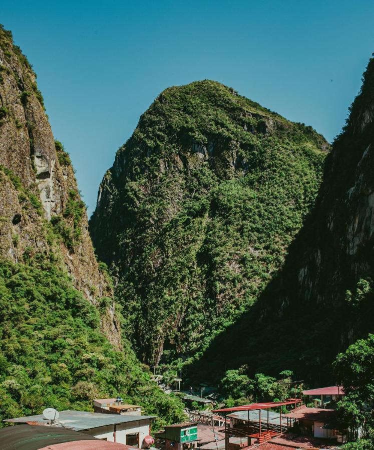 Family Room with Balcony,1130168103:JPEG
