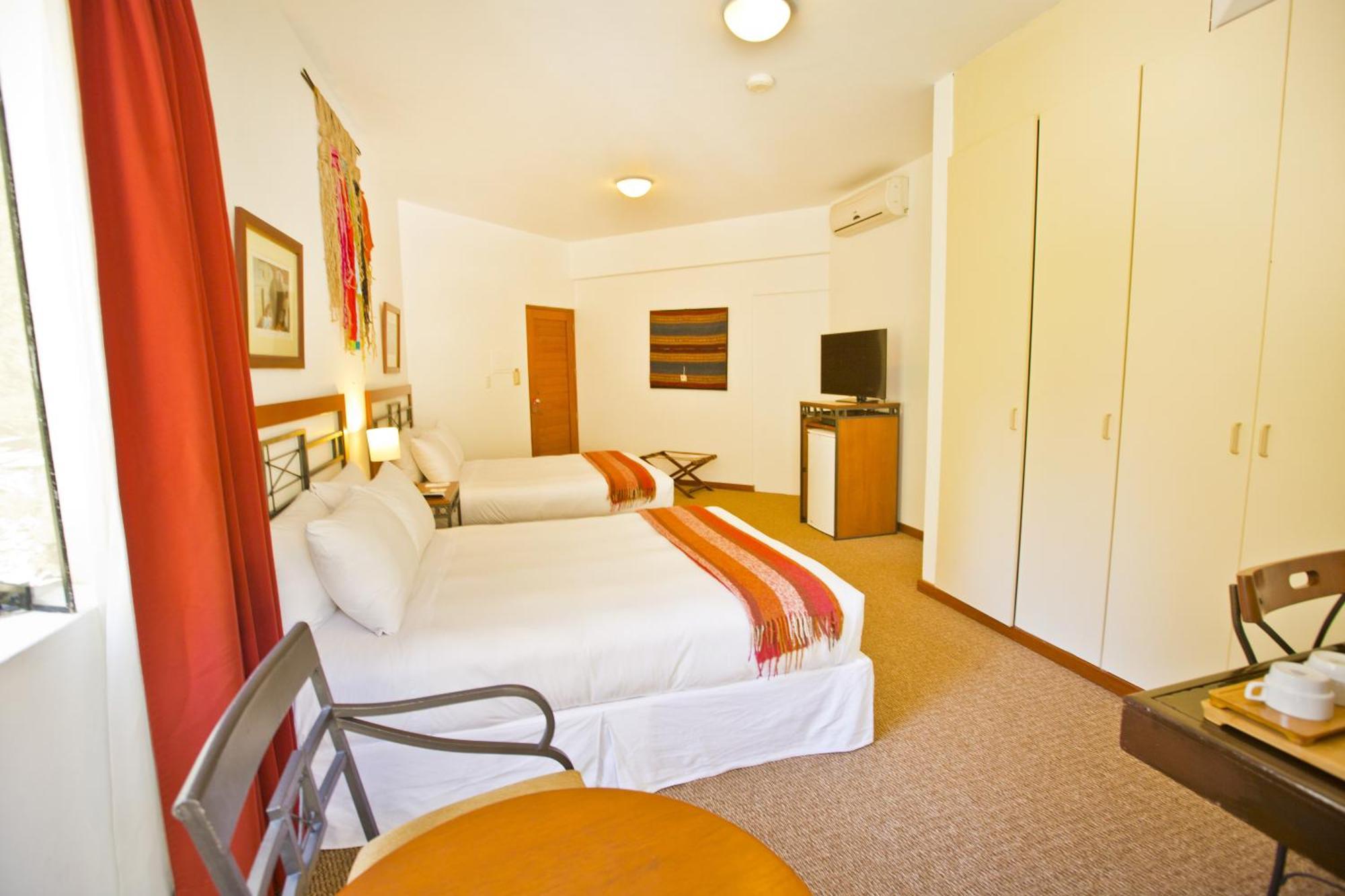 Quarto com 2 Camas de Solteiro