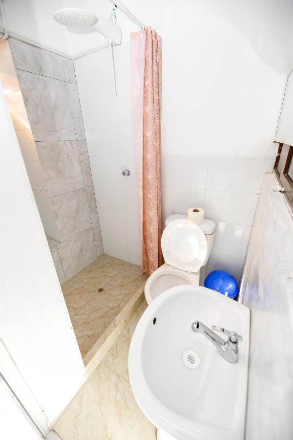 Apartamento de 1 Quarto com Varanda e Vista da Cidade.