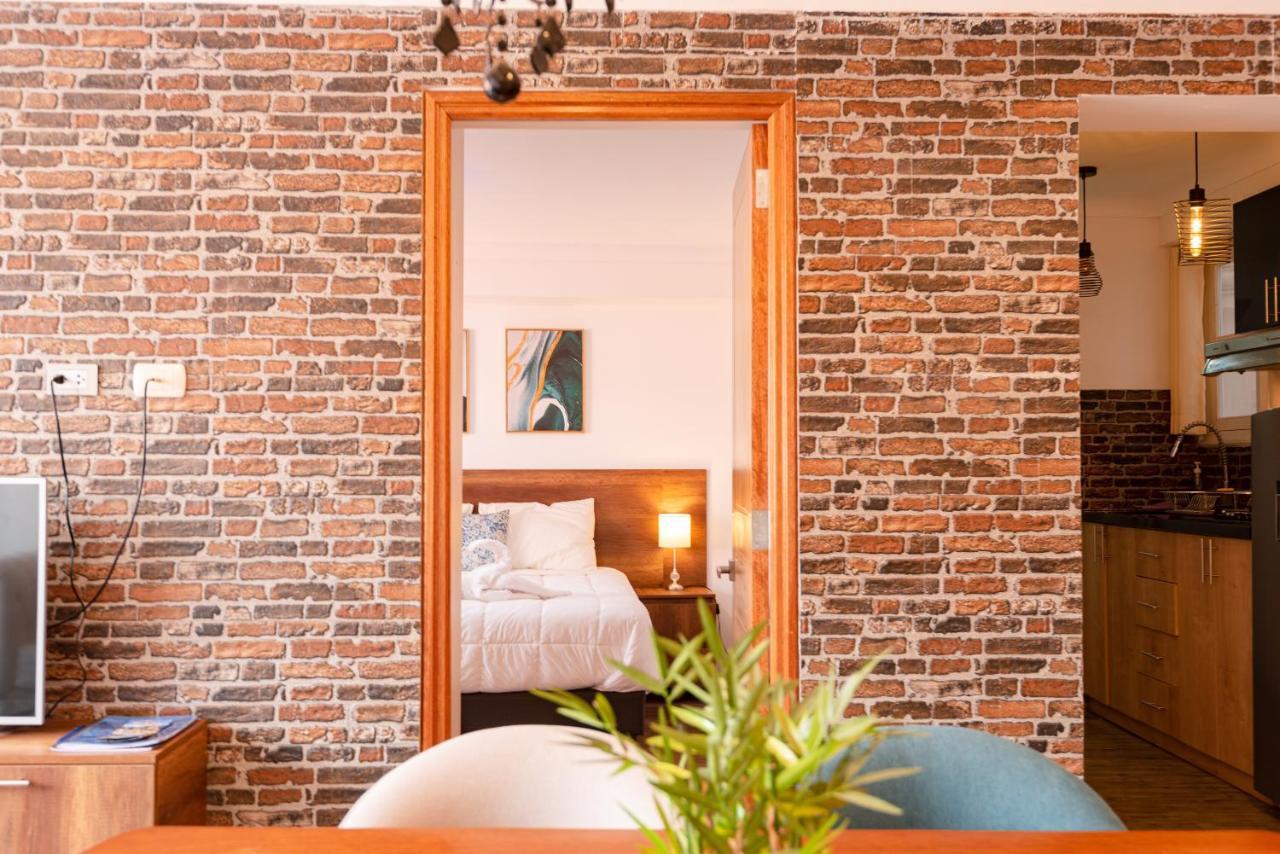 One-Bedroom Apartment,1311857104:JPEG