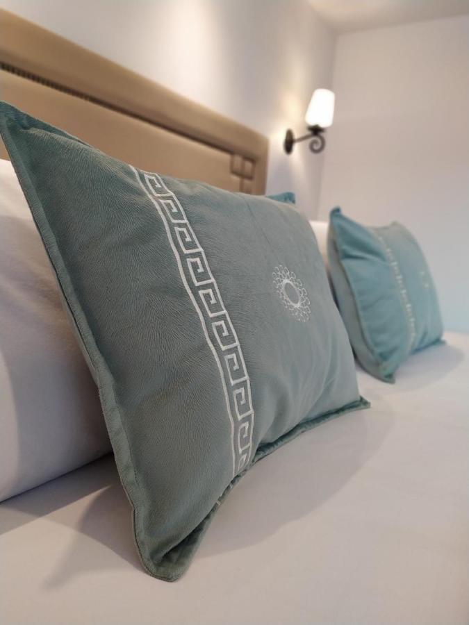 Deluxe Family Room,1417705368:JPEG