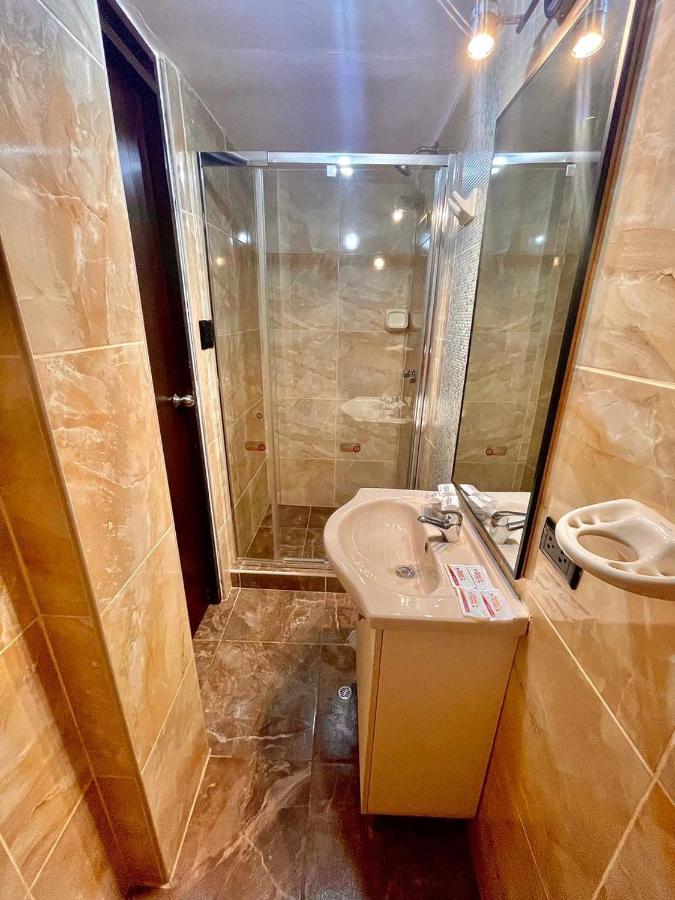 Triple Room Private Bathroom,1386418088:JPEG