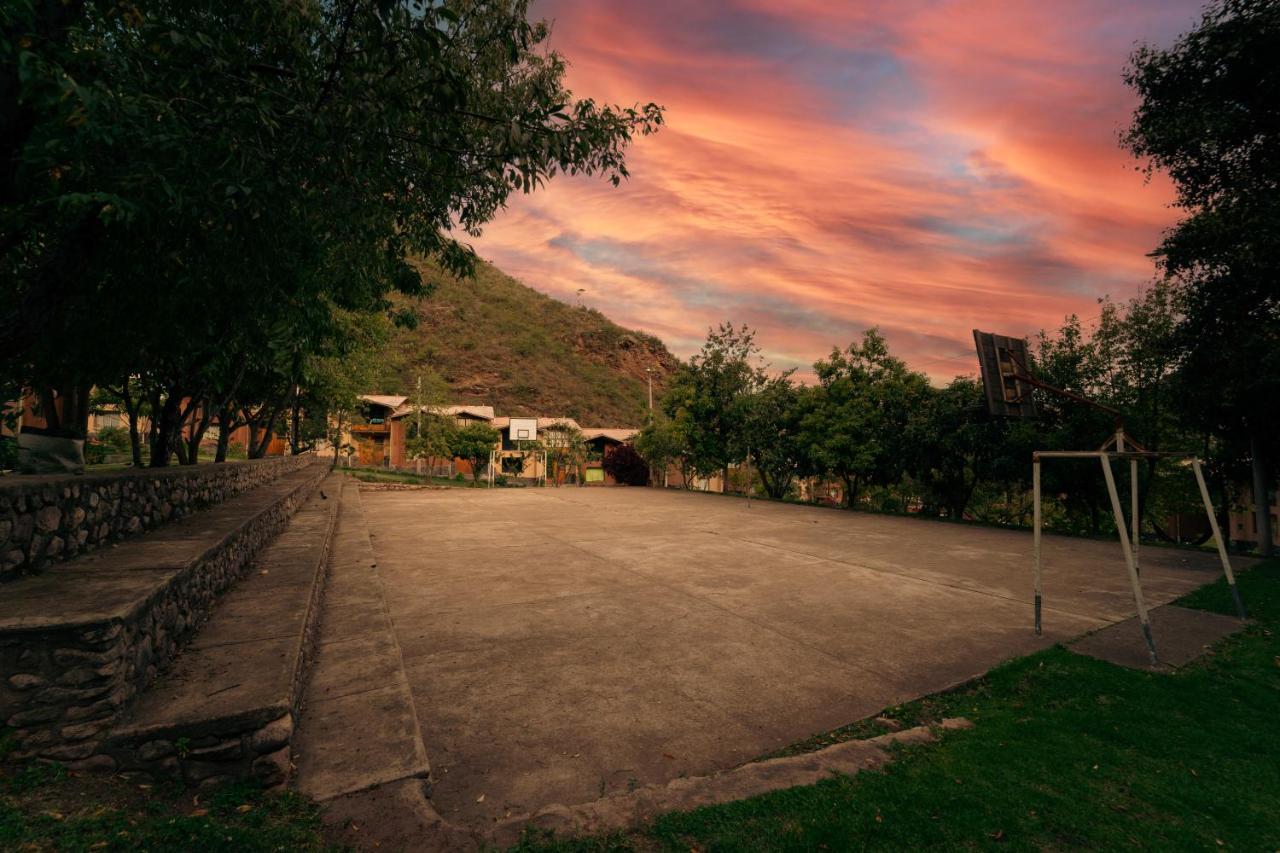 Three-Bedroom House,1400716736:JPEG