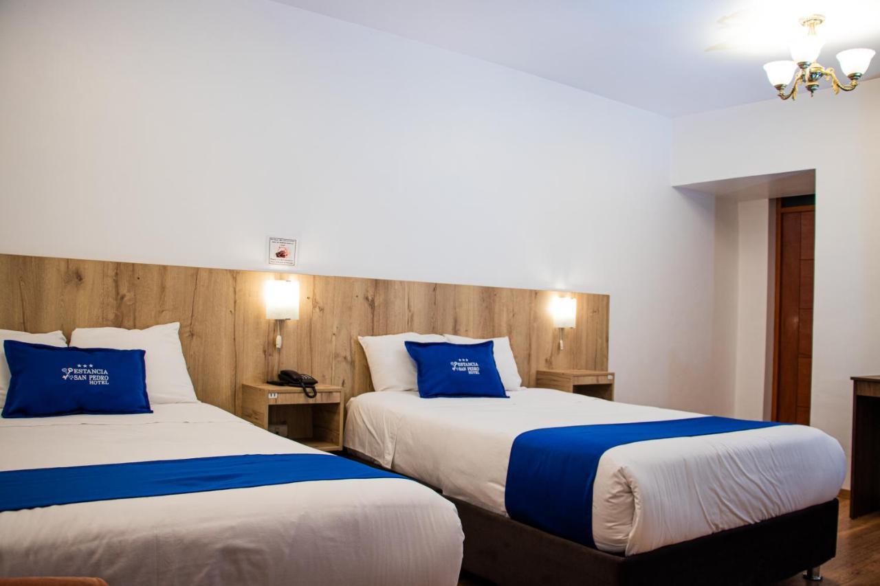 Quarto com 2 Camas de Solteiro