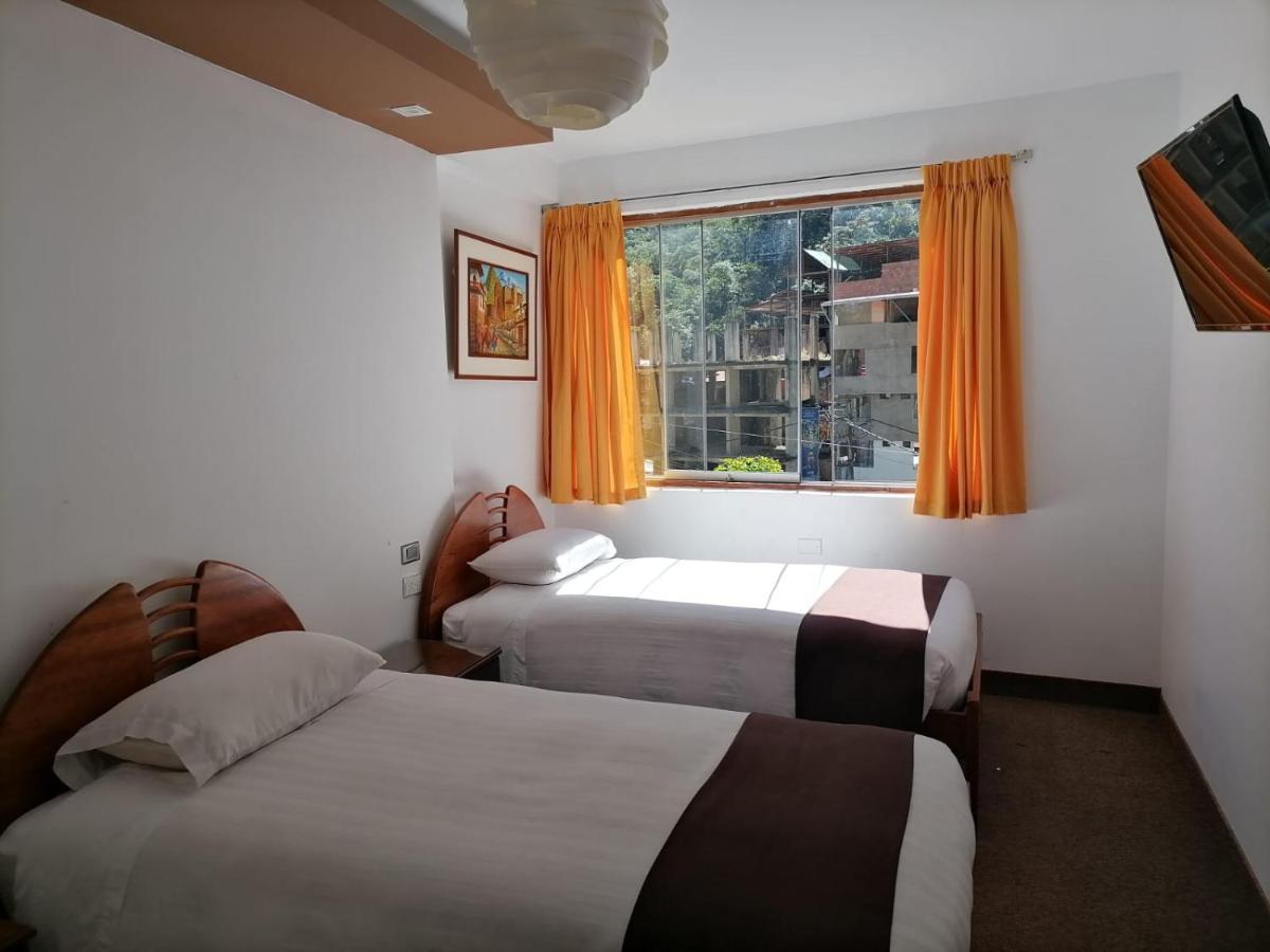 Twin Room,1420958478:JPEG