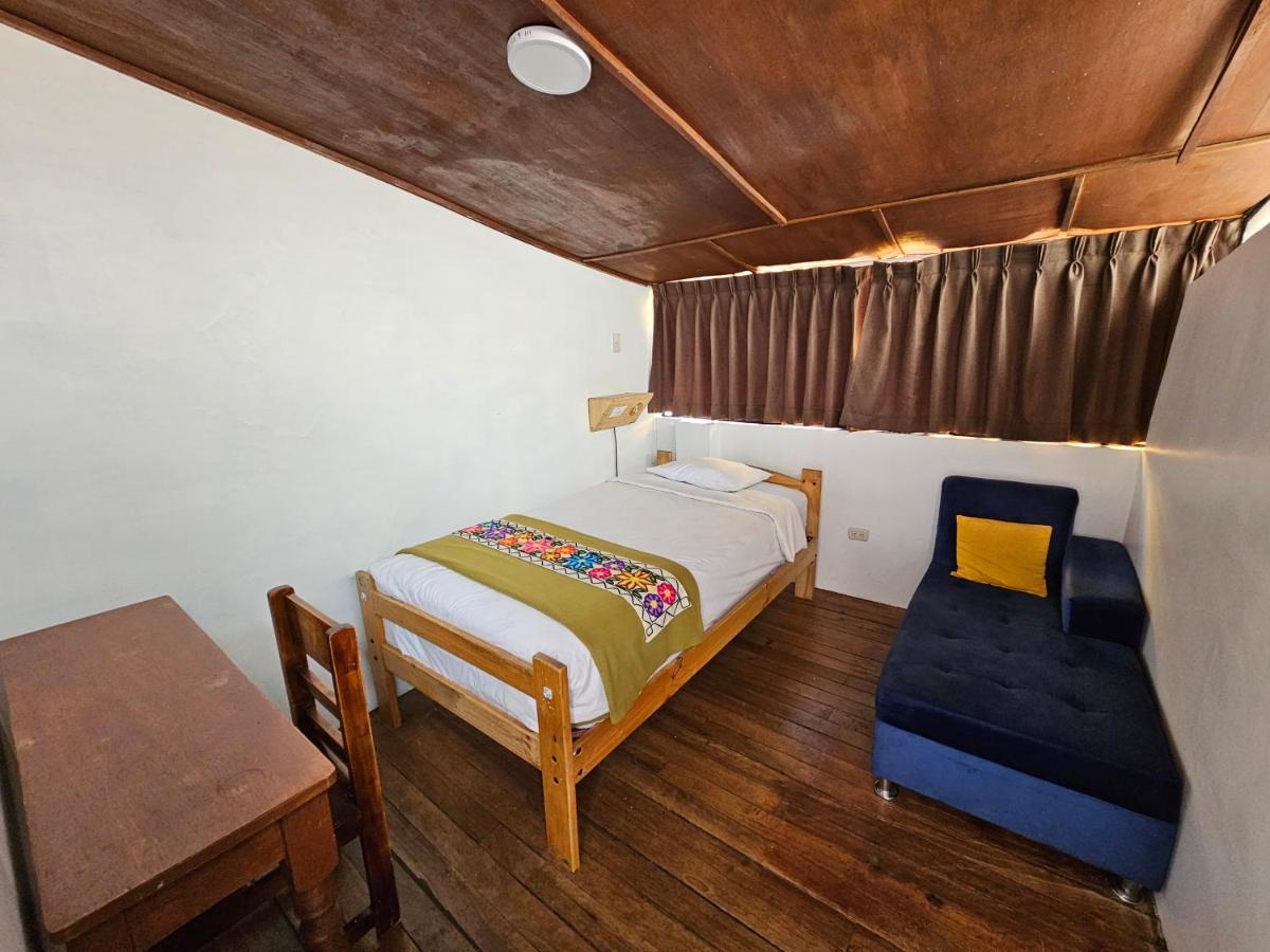 Quarto Individual Standard com Banheiro Compartilhado