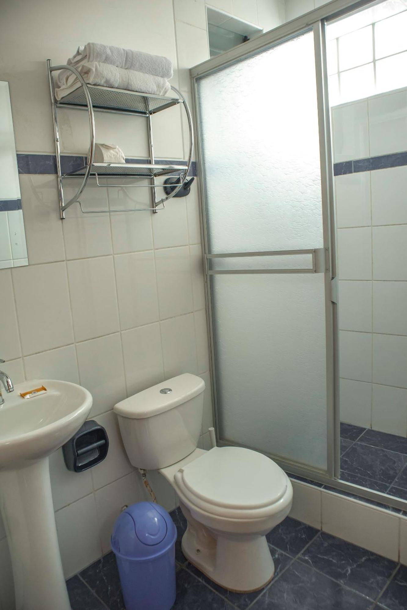 Family Room,1574951393:JPEG