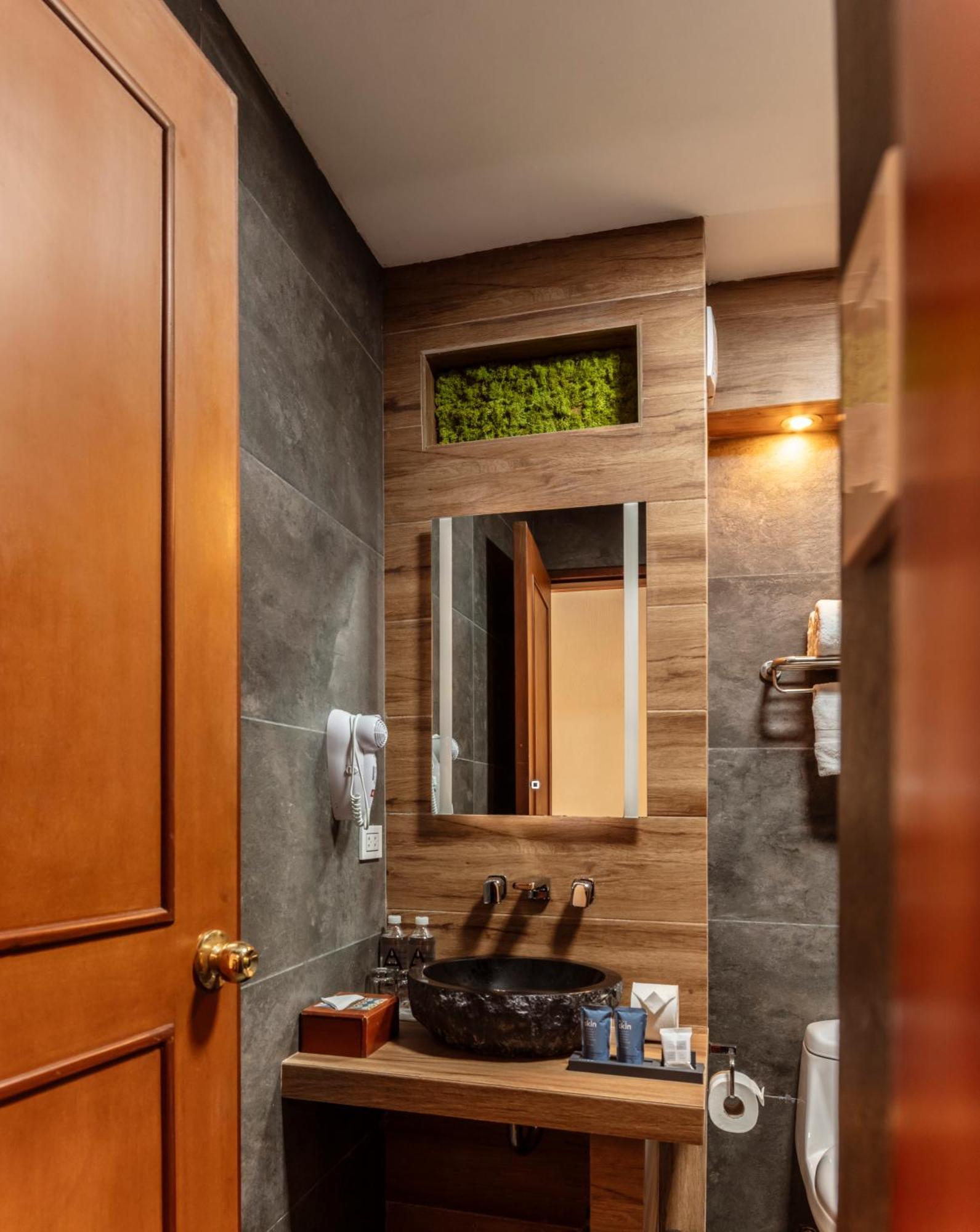 Superior Queen Room City View