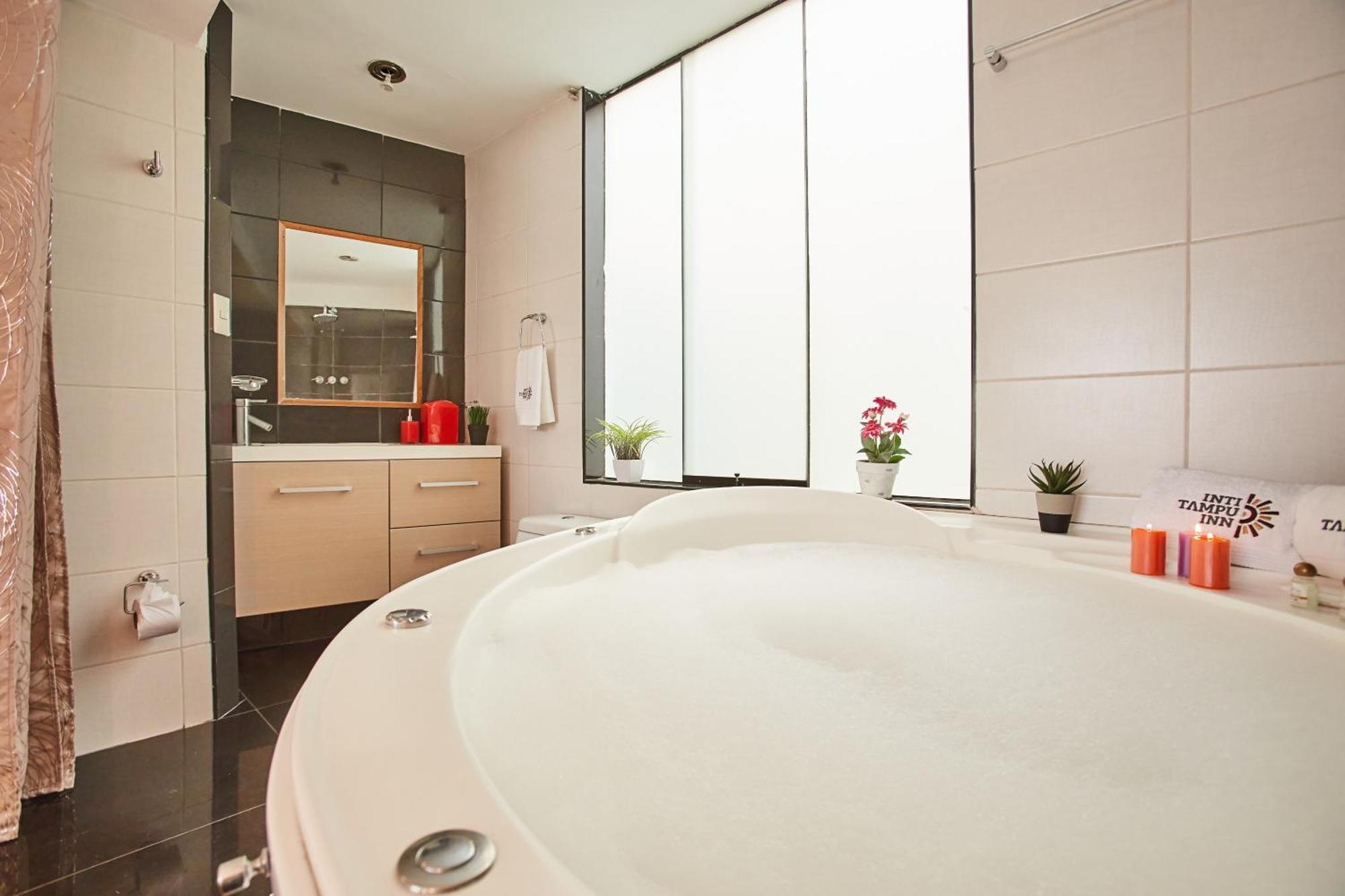 King Suite Spa Bath