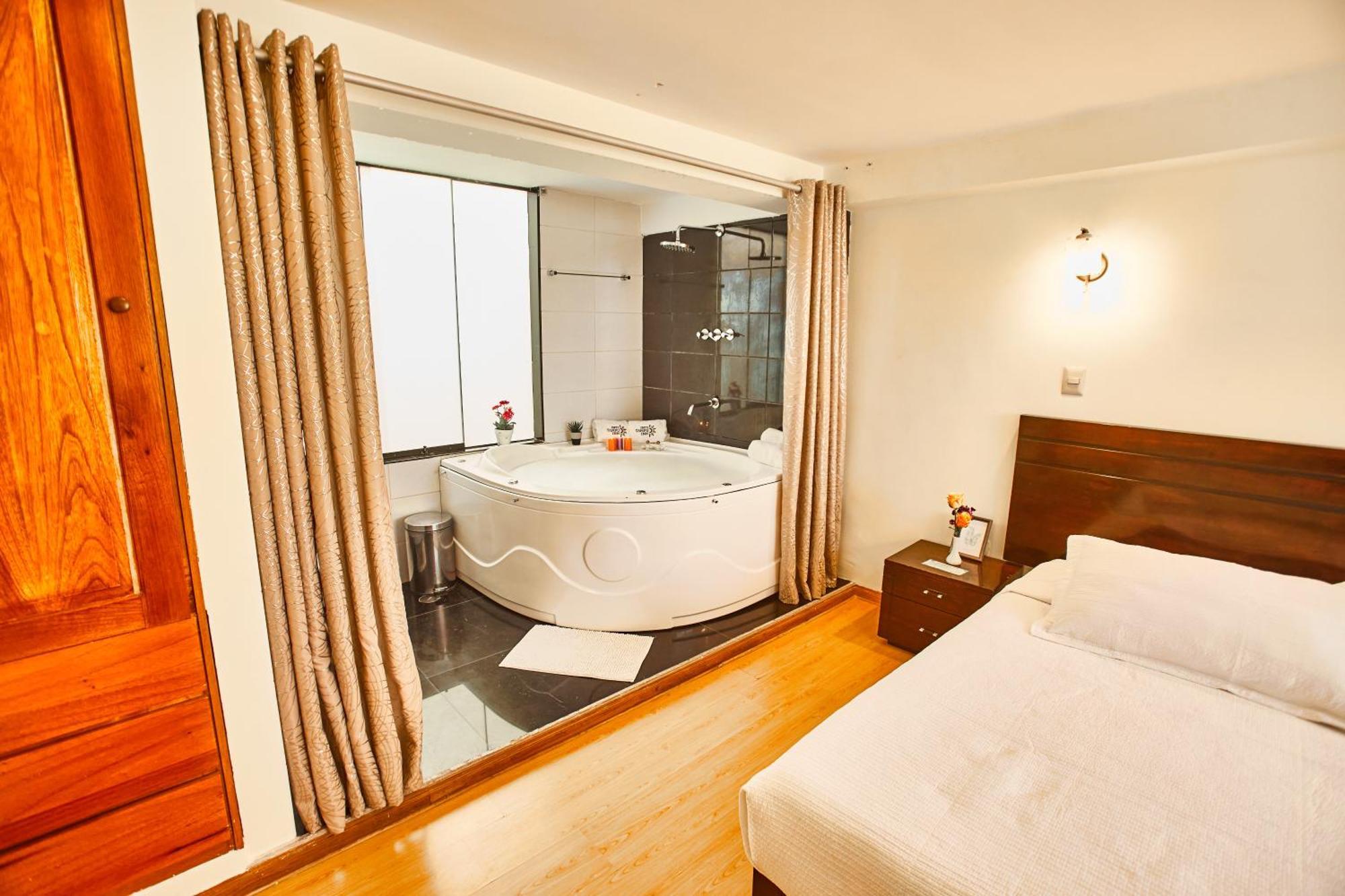 King Suite Spa Bath