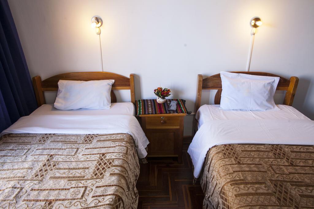 Chambre Lits Jumeaux avec Salle de Bains Commune