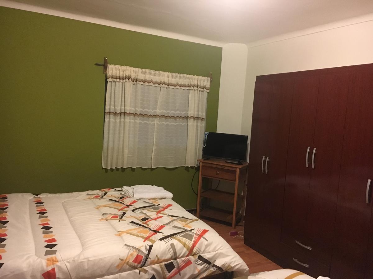 Quarto Triplo com Banheiro