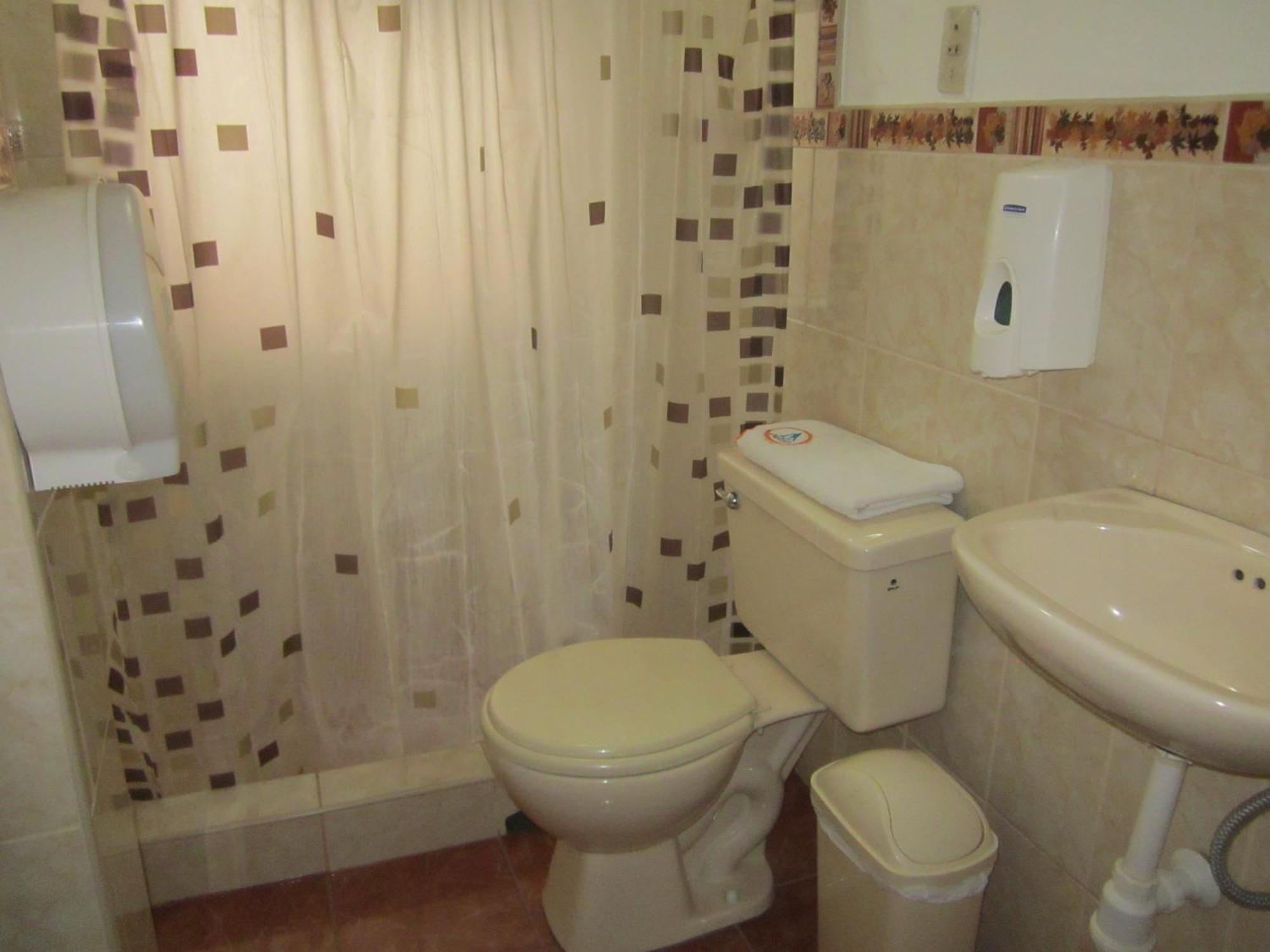 Family Room Bathroom,115374659:JPEG