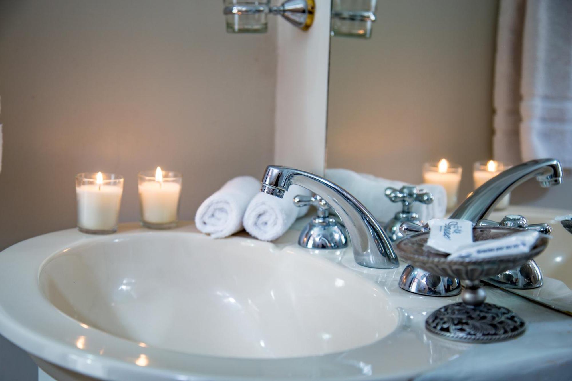 Triple Room Bathroom,1594708298:JPEG