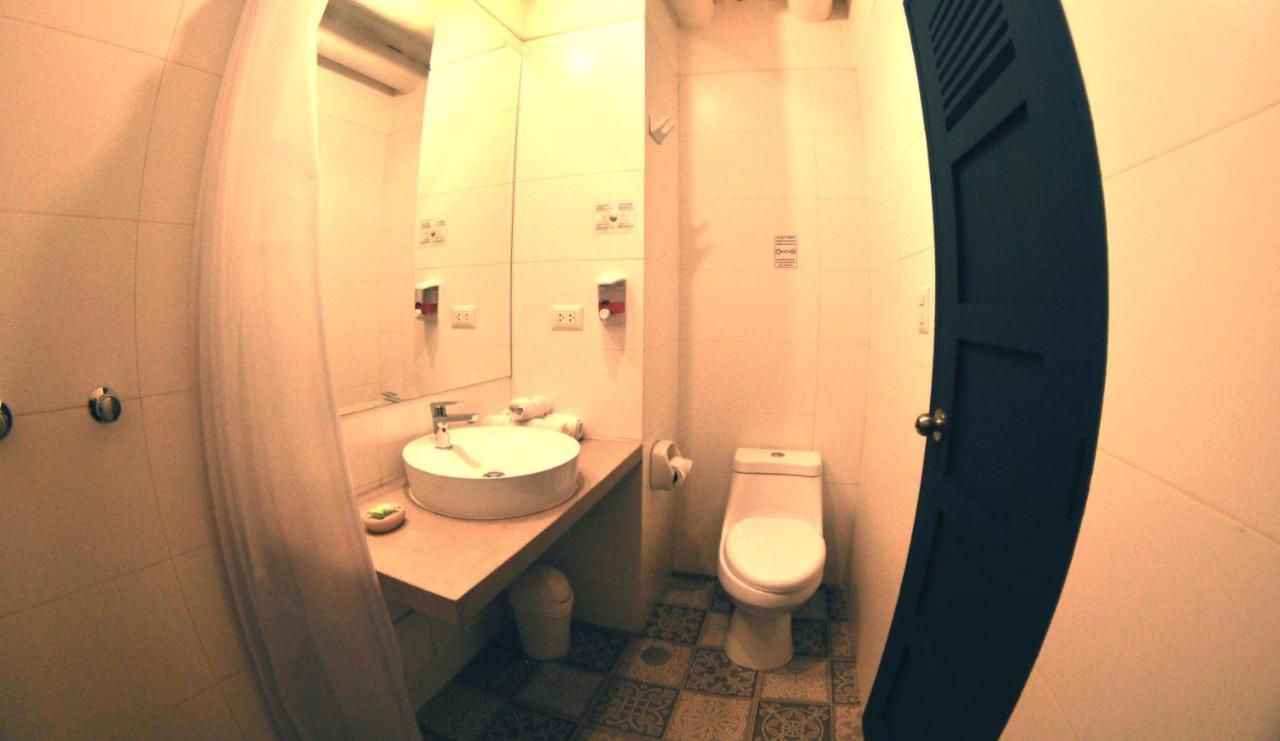 Budget Double Room,718767289:JPEG