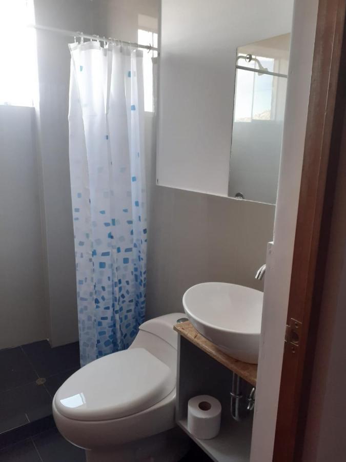 Lit Simple dans Dortoir Mixte