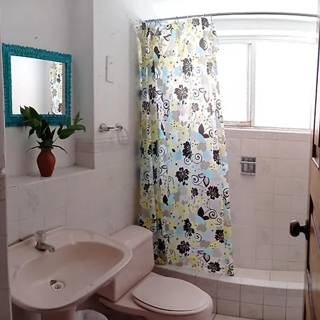 Kusi Uyacha Casa Hospedaje Habitacion 3-B Cama Matrimonial Con Bano Compartido-3