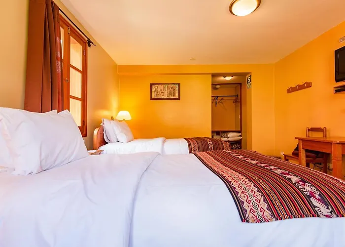 Ollantaytambo hotels near Punku Punku