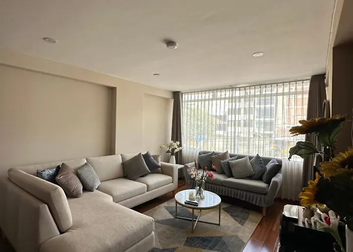 Departamento de estreno, 100% equipado, ubicado en la mejor zona de Cusco, hermosa vista, muy iluminado, acabados de lujo